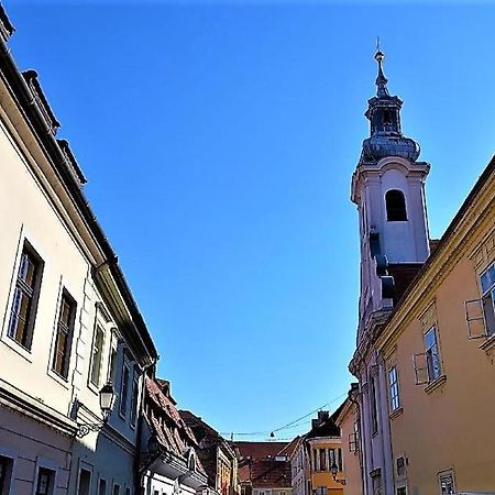 Downtown Apartments Deluxe Gyor Exterior photo