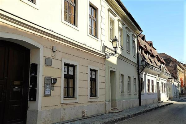 Downtown Apartments Deluxe Gyor Exterior photo